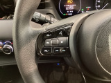 ステアリングにオーディオ操作スイッチが付いています。オーディオ画面に直接タッチしなくても操作が出来ますので、運転に集中できます。