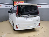 後席モニター装備で後部座席でも退屈しません。