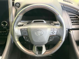 【純正革巻きステアリング】上質な革を使用することで、手にしっかり馴染みとても運転しやすいハンドルです♪