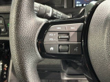ステアリングにオーディオ操作スイッチが付いています。オーディオ画面に直接タッチしなくても操作が出来ますので、運転に集中できます。