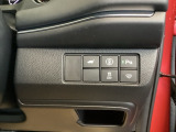 テールゲート開閉スイッチや横滑り抑制スイッチ等、運転席右側の手が届きやすい位置にあります。