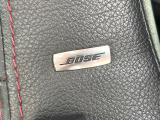 【BOSEサウンドシステム】メーカーオプションの高品位サウンドシステムを搭載。専用のチューニングが施された大小様々なスピーカーから良質なサウンドが奏でられ、臨場感あふれる音響空間を演出します。