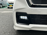 LEDヘッドライト&LEDフォグランプ搭載でしっかり明るく照らしてくれるので、夜間走行や不慣れな道でも安心です。