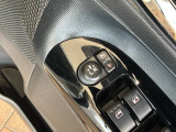 狭い駐車場で便利な電動格納ドアミラーが付いています。