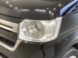 LEDヘッドライトは、点灯の瞬間から最大光量を発揮し、突然暗くなるトンネルなどでの安定感を高めます。