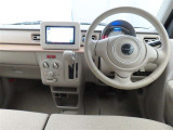 ぜひ展示車の運転席に座ってみてください。