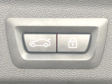 ●電動リアゲート:ワンタッチでリアゲートの開閉ができ、荷物などで両手が塞がっている状態でも簡単に開閉ができる便利機能です。