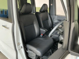 【運転席・助手席】内装ルームクリーニング済みです。しっかり綺麗にしていますので、是非、お確かめください。車に自信があるからこそ、是非一度ご来店頂き内外装も見てもらえると幸いです。