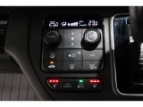 運転席と助手席の温度設定の変更が可能な左右独立タイプのデュアルエアコンです♪♪♪暑がりな人・寒がりな人も誰もが車内を快適にお過ごしいただけます♪♪♪