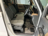 運転席まわりです。運転席からの視界が左右に広く隅々まではっきりと見渡せます!クルマの前端も把握しやすく安心して運転できます!