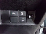 パーキングセンサーや横滑りを防ぐVSA等のスイッチ類は運転席の右側、手の届きやすい位置にあります。
