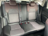 ゆったりしたリヤシート。足元空間も広くリラックスしてドライブが楽しめます