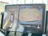 アラウンドビューモニター。車を上から見下ろしているかのような映像で周囲を確認し、スムーズな駐車をアシストしれくれます。