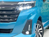 【LEDヘッドライト】悪天候や夜間走行時も良好な視界を確保し安心して運転できる高輝度LEDヘッドライトを装備!点灯速度が早く、消費電力も抑えられています。