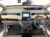 【前方視界】開放的な前方視界!運転がしやすく疲れにくいです♪窓が大きく、見通しがとっても良いおクルマですよ♪