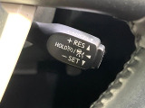 【レーダークルーズコントロール】高速道路での長距離走行が楽に!!自動で速度を保つクルーズコントロールが、衝突軽減システムと連携し、前方の車両を感知して車間を保つように速度調節してくれます!!