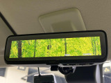 【デジタルルームミラー】後席の大きな荷物や同乗者で後方が確認しづらい時でも安心!カメラが撮影した車両後方の映像をルームミラー内に表示。クリアな視界で状況の確認が可能です!