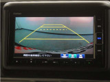 バックカメラ搭載です!車庫入れが苦手な人はもちろん、車両感覚に自信がある人にもお勧めです!見えない箇所が見えるようになるので、低い障害物や隠れてしまっている子供の存在等にも気付く事が出来ます。