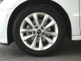 アウディ認定中古車は1年間、走行距離無制限の認定中古車保証が無償で付帯されます。