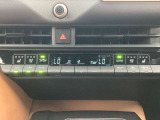 オートエアコンは温度を設定するだけで、自動で風量などを設定してくれます。運転しながら操作も必要ないので、安全性も向上します。
