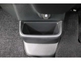運転席と助手席の間にセンターロアボックスがあります!