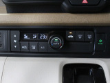 【シートヒーター】寒い季節の味方!エアコンより素早く暖まるので、出発してすぐの車内の寒さを和らげます♪