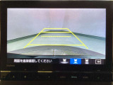 【バックカメラ】運転が苦手な方も車庫入れラクラクです!ギアをリバースに入れれば自動的に切り換わりますので、面倒な操作は不要です♪狭い駐車場もお車を傷つけず安心ですね!