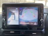 インテリジェント アラウンドビューモニター。上空から見下ろしている様な映像をモニターへ映し出し、スムーズな駐車をサポートします。さらに障害物検知センサー反応すると、警告表示、警告音により注意を促します