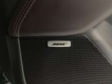 【BOSEサウンドシステム】BOSEと共同開発したマツダのプレミアムサウンドシステムです。まるでコンサート会場にいるような臨場感あふれるサウンドを提供します。