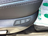 運転席パワーシートメモリー機能付きです。