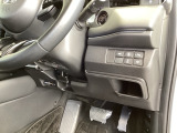 左側に高速で便利なETCがあり、横滑りを防ぐVSAなどのスイッチは、運転席の右側、手の届きやすい位置にあります。