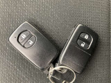ドアの開閉時、両手が荷物で塞がっている時はキーレスでのカギの解除が大変ですよね。スマートキーはポケットやバッグに入れておけば、ノブに触れただけでロックの解除が可能です。とても便利な機能です