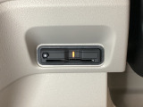 ハンドルの左下にETCがついています。高速道路の料金所の通過も楽々です。 カードの取り出しもしやすい場所についています。