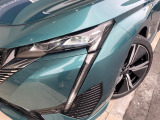 ●LEDヘッドライト:夜間走行時も良好な視界を確保し安心して運転できる高輝度LEDヘッドライトを装備!点灯速度が早く、消費電力も抑えられています。