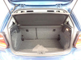 荷室は荷物を隠せるトノカバー付!充分な荷室の広さです!