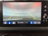【バックカメラ】運転が苦手な方も車庫入れラクラクです!ギアをリバースに入れれば自動的に切り換わりますので、面倒な操作は不要です♪狭い駐車場もお車を傷つけず安心ですね!