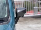 狭い駐車場でも安心。スイッチ操作だけでドアミラーの格納展開が可能。電動格納式リモコンドアミラー!