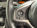 ステアリングにオーディオ操作スイッチが付いています。オーディオ画面に直接タッチしなくても操作が出来ますので、運転に集中できます。