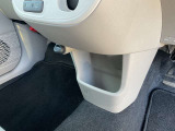 ペットボトルなど収納に便利なセンタートレイ