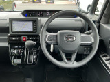 痛みの出やすい運転席シートの角、フロアマット、ともに良好です