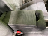 【アームレスト】運転中の身体の負担を軽減してくれるアームレストを装備♪