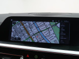 【純正ナビゲーション】BMWのナビゲーションは操作性も良く、詳細な地図情報と交通状況を見やすく表示し、快適なドライビングをサポートしながら目的地までナビゲートします