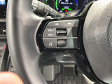 ステアリングにオーディオ操作スイッチが付いています。オーディオ画面に直接タッチしなくても操作が出来ますので、運転に集中できます。