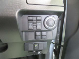 便利な両側パワースライドドア。降車時に運転席のスイッチを押して予約すれば、電子キーを持って近づくだけでドアが自動で開く「ウェルカムオープン機能」も使用できます!