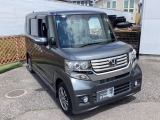 自社整備工場で点検整備をおこなってからお渡ししています。車検が残っている場合は『12ヶ月点検整備』を、車検整備付きの場合は『車検整備』をおこないます。整備費用は車両本体価格に含まれています。