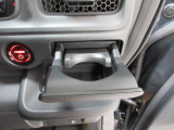 運転席右側のドリンクホルダーです。