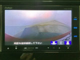 【バックカメラ】運転が苦手な方も車庫入れラクラクです!ギアをリバースに入れれば自動的に切り換わりますので、面倒な操作は不要です♪狭い駐車場もお車を傷つけず安心ですね!