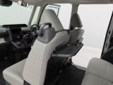バックの苦手な初心者や女性にうれしいバックモニター 運転席の死角になる真後ろが確認できます。 (^^♪