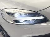 ●LEDヘッドライト:夜間走行時も良好な視界を確保し安心して運転できる高輝度LEDヘッドライトを装備!点灯速度が早く、消費電力も抑えられています。