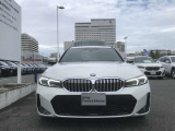 【キドニーグリル】BMWは約90年もの間、ほぼ全ての車両にひと目でBMWだと分かるこの特徴的なフロントグリルが備えられ、デザイン・アイコンとして親しまれてきました。